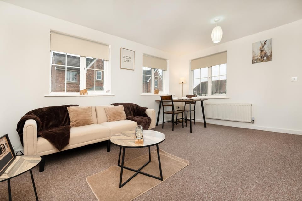 3-Bedroom Home - Sleeps 6 - Parking - Contractors House in Nottingham