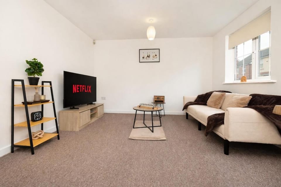 3-Bedroom Home - Sleeps 6 - Parking - Contractors House in Nottingham