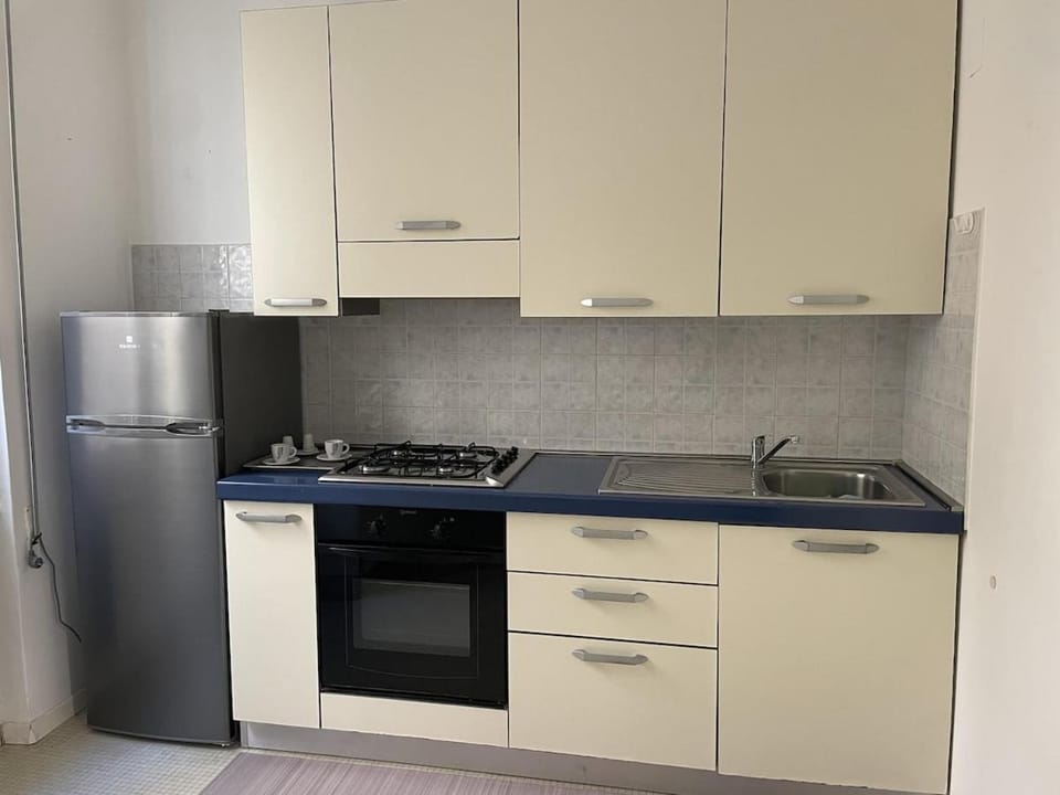 Kitchen or kitchenette, oven