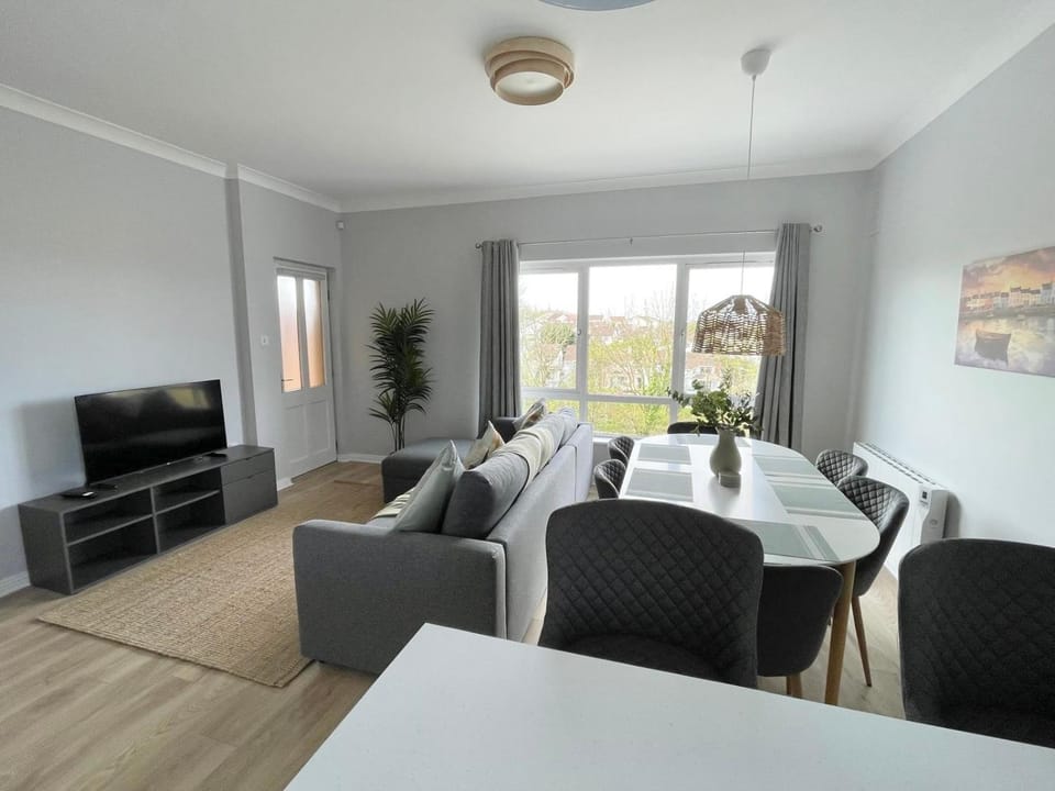 Stylish City Retreat 3 - super king bed Apartment in Galway
