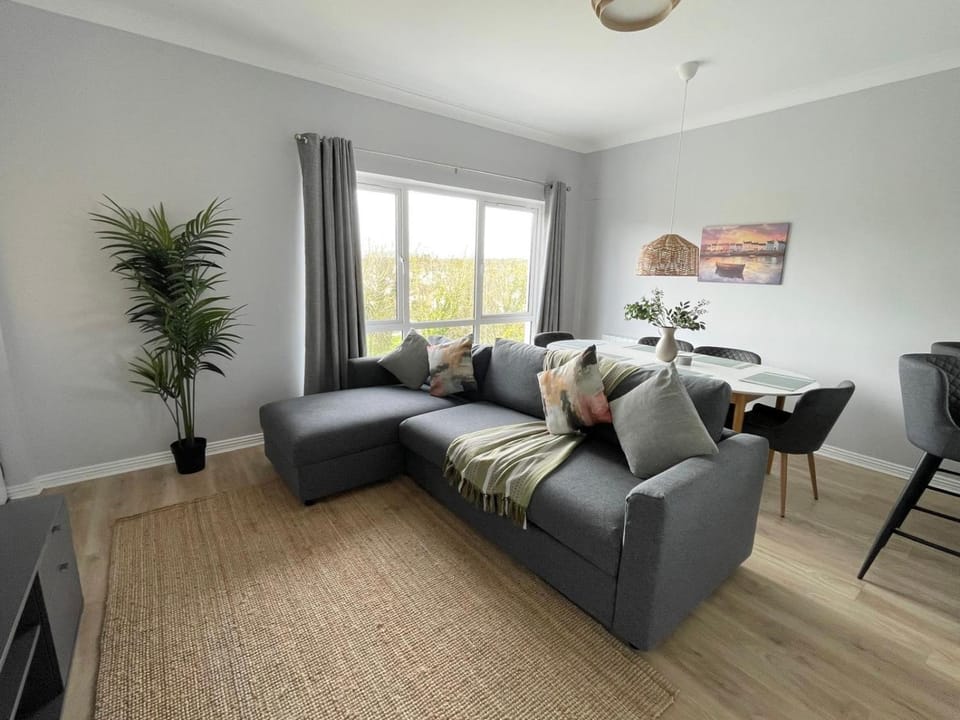 Stylish City Retreat 3 - super king bed Apartment in Galway