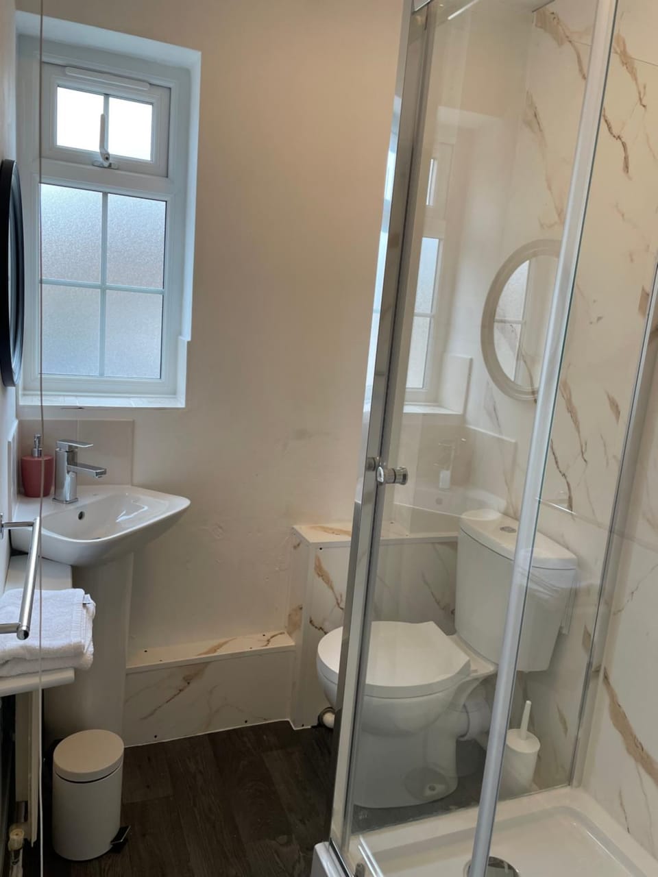 Shower, Toilet, Bathroom, towels