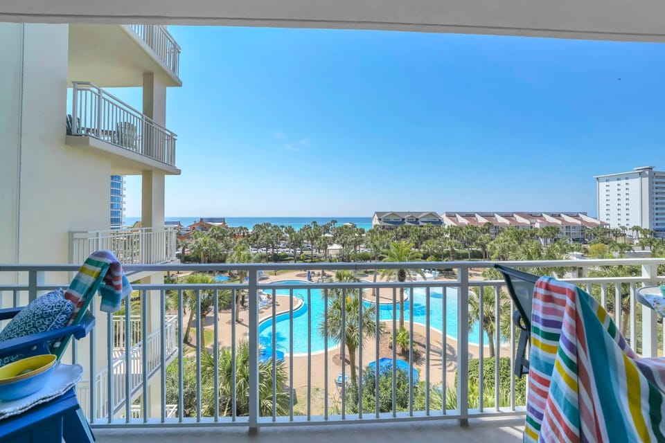 Day, Balcony/Terrace, Pool view, Sea view, Swimming pool, towels