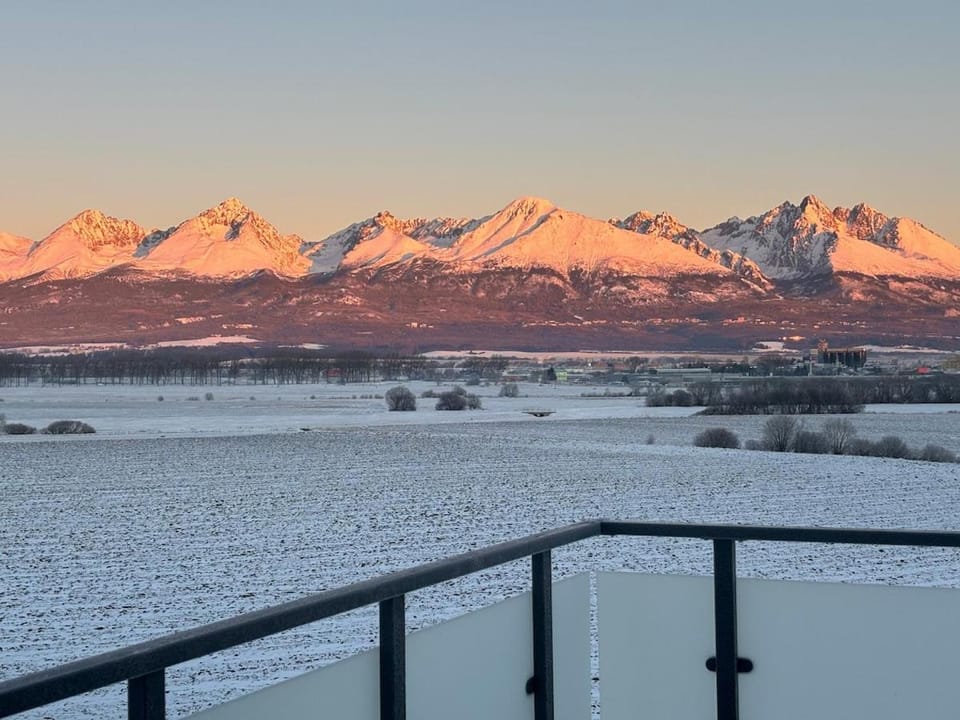 Balcony/Terrace, Mountain view