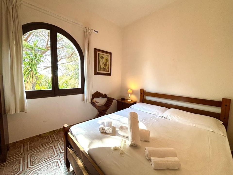 Villa Wanda, Capitana with Swimming Pool, Parking, Garden e BBQ Villa in Quartu Sant'Elena