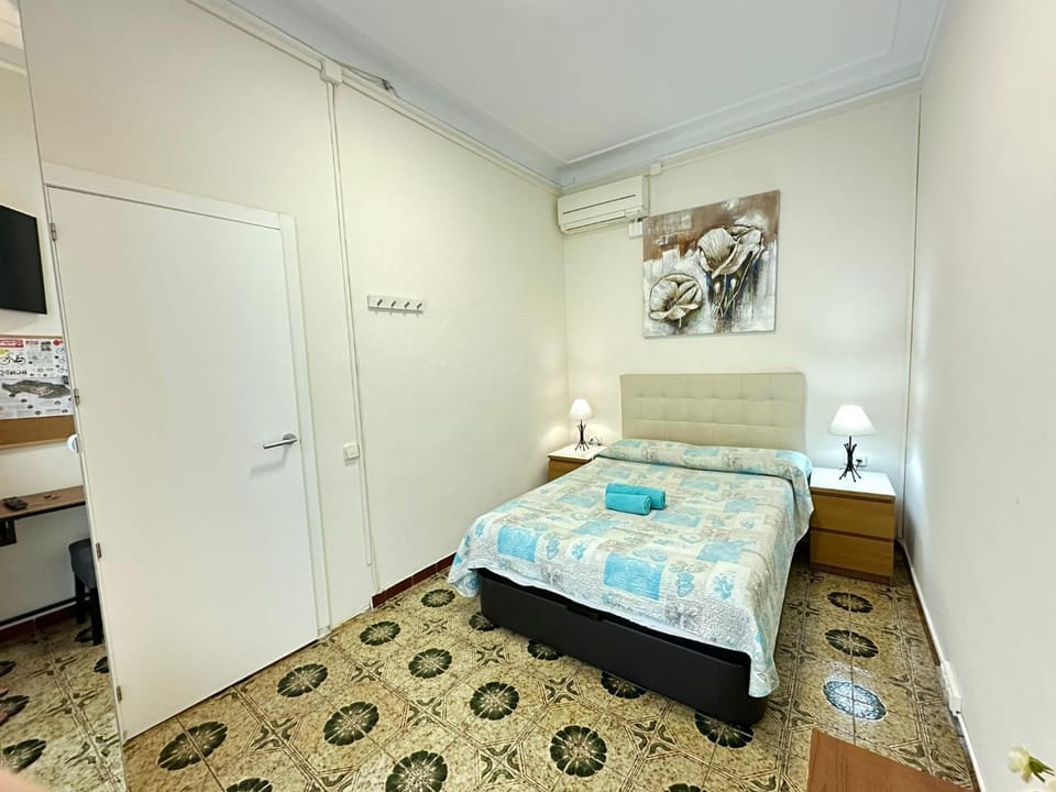 Rooms Diputacion Bed and Breakfast in Barcelona