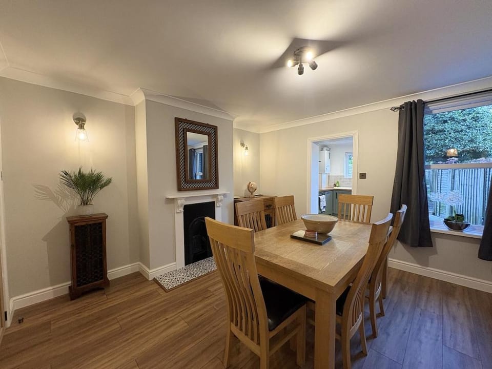 Church Cottage Cosy 3 Bed Victorian House in Frant House in Wealden District