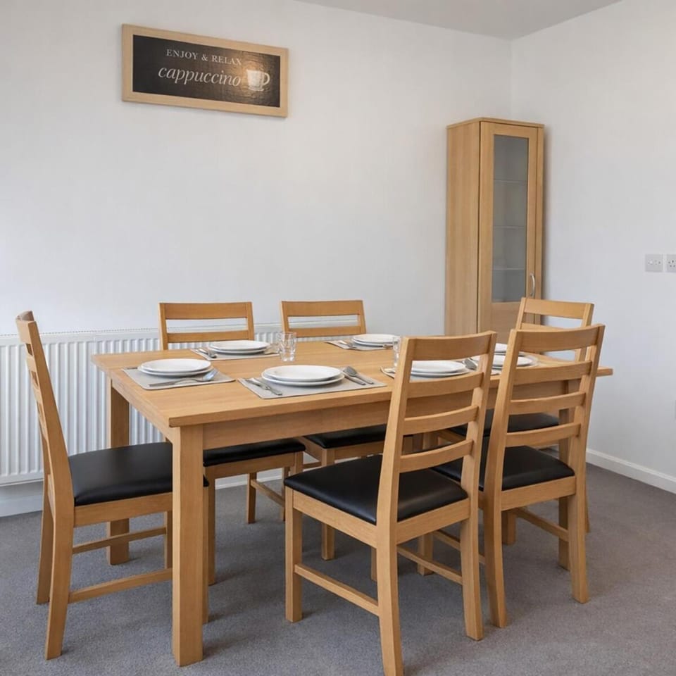 Photo of the whole room, Dining area