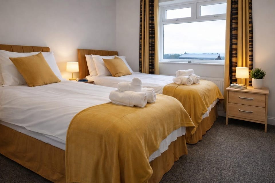 Bed, Photo of the whole room, Bedroom, towels