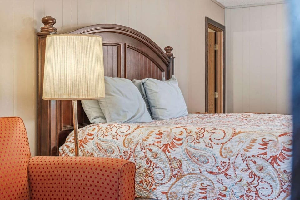 Quail Cove 2 - Lakefront Suite Boat Slip Apartment in Table Rock Lake