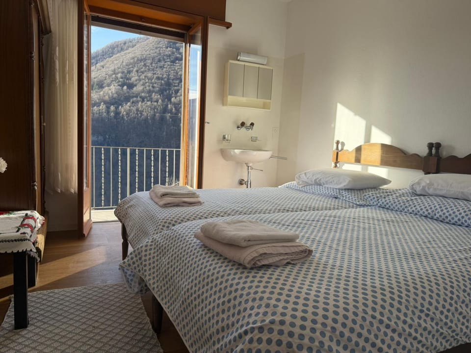La Pergola Bed and Breakfast in Canton of Ticino