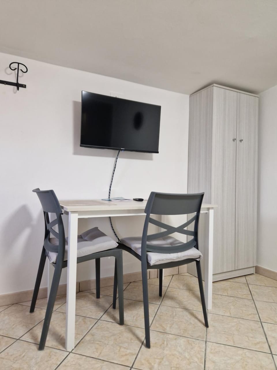 TV and multimedia, Dining area, wardrobe