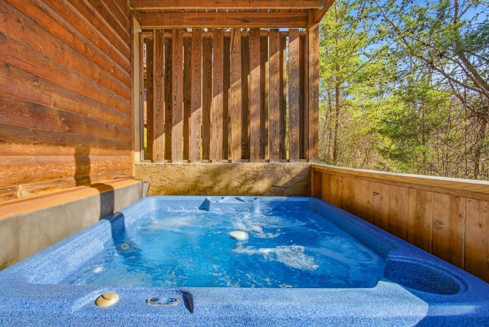 Cabin Retreat Near Parkway Hot Tub Pool Table Cabin in Pigeon Forge