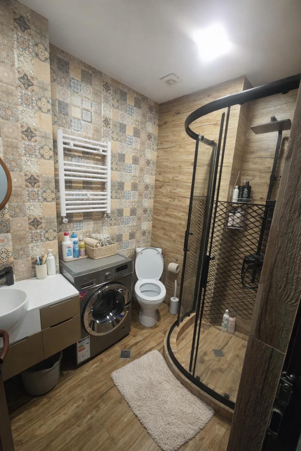 Shower, Toilet, towels