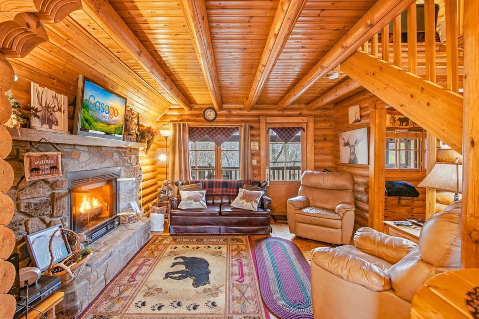 Sevierville Log Cabin Retreat Hot Tub Game Loft Cabin in Sevierville