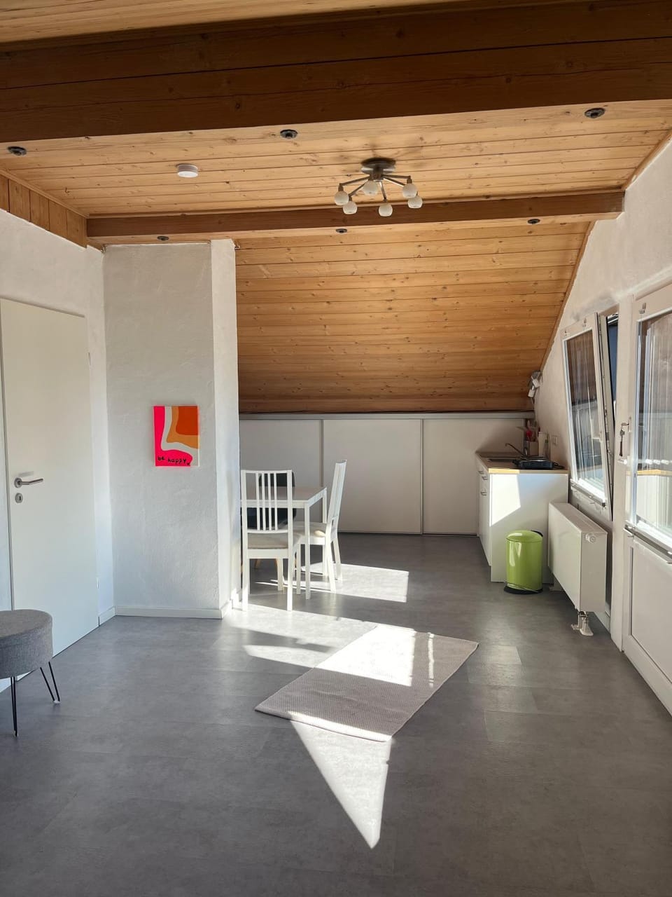 Kitchen or kitchenette, Seating area, Dining area