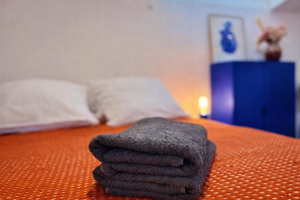 Bed, Photo of the whole room, towels