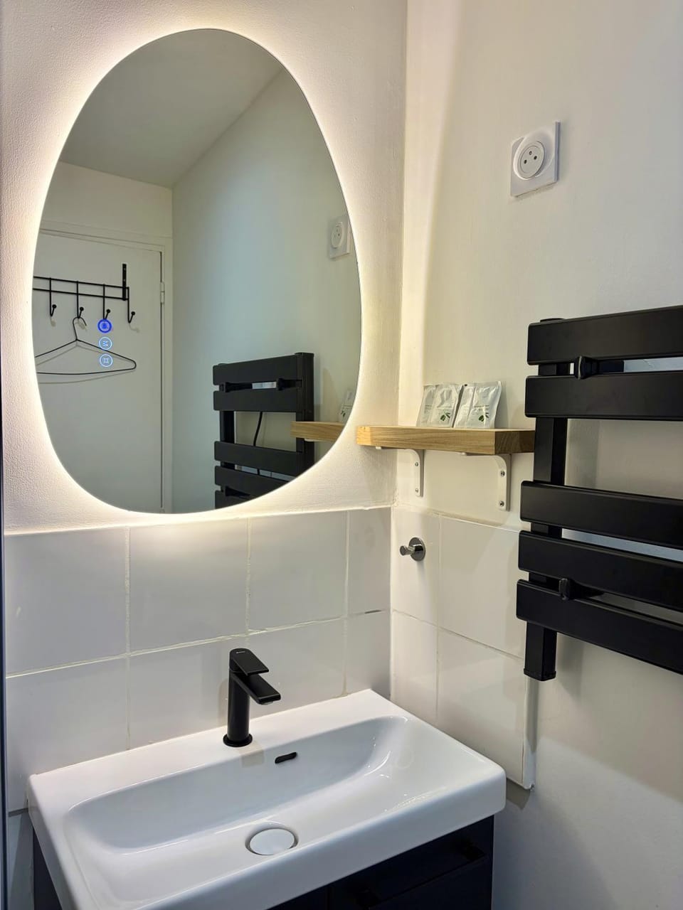 Bathroom, towels
