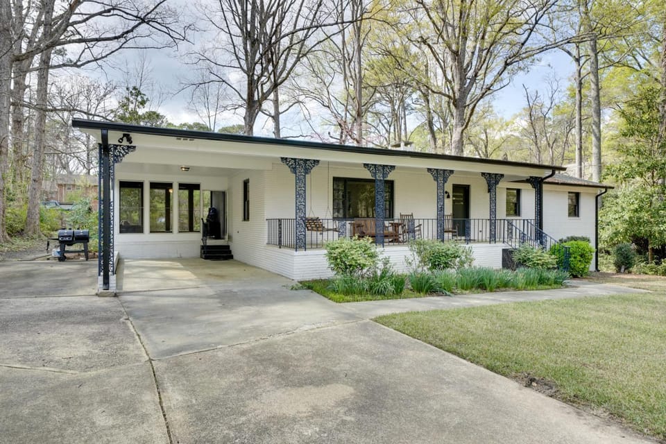 Quiet Downtown Cary Home w/ Screened Porch House in Cary