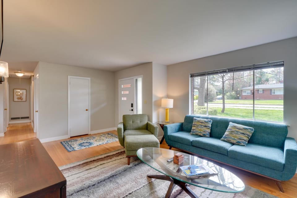Deck & Patio! Walkable Downtown Cary Home House in Cary
