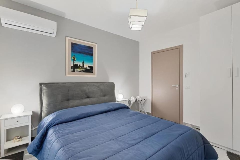 Rent House - Via Fiume 44 - Room 1 Bed and Breakfast in La Spezia