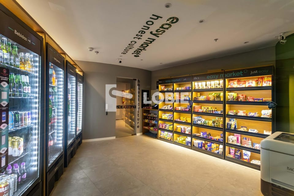 On-site shops, Food and drinks, Supermarket/grocery shop, vending machine