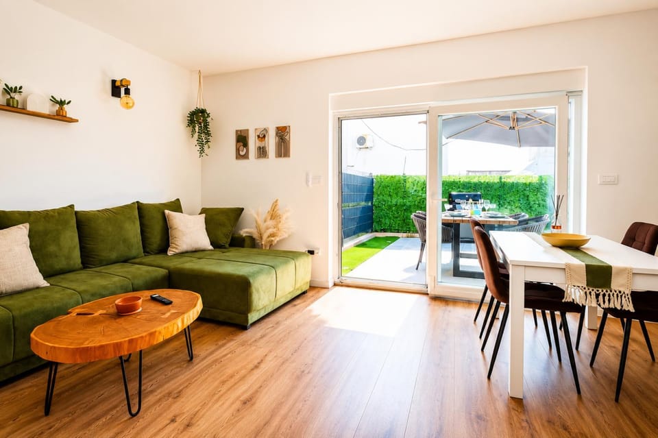 Living room, Garden view