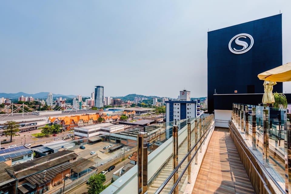 Property building, Day, City view, Location