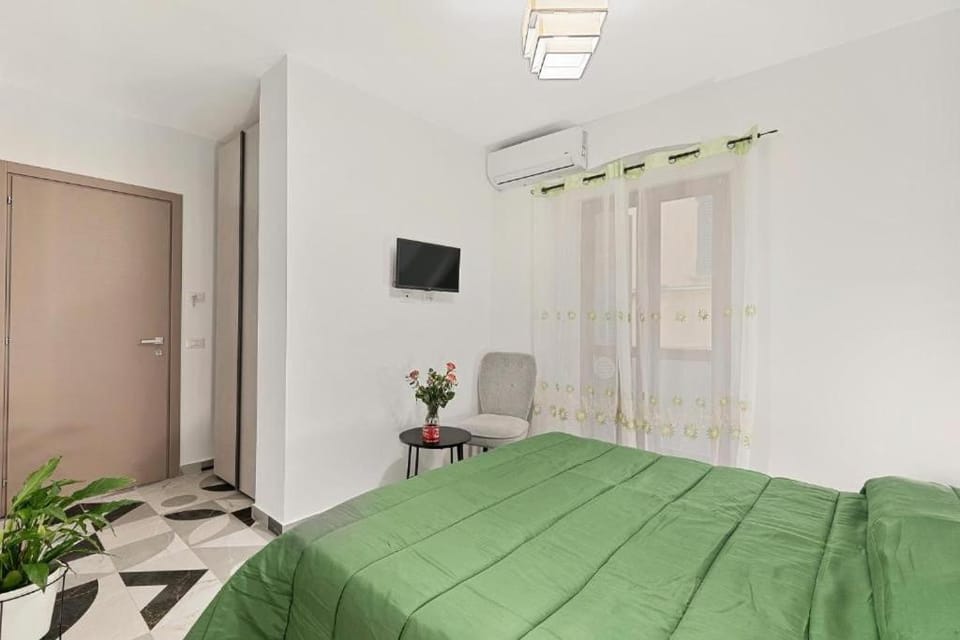 Rent House - Via Fiume 44 - Room 2 Bed and Breakfast in La Spezia