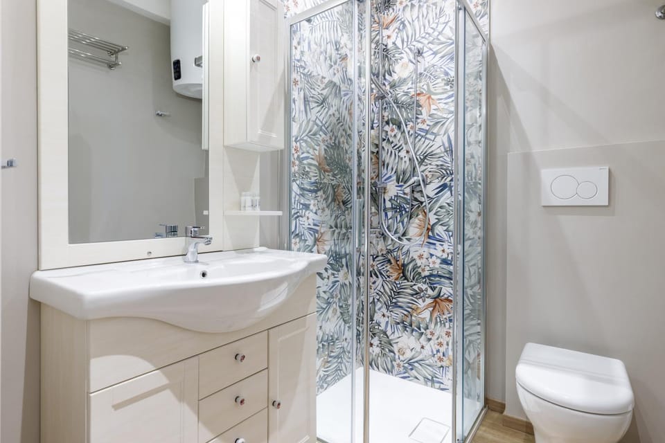 Shower, Toilet, Bathroom, towels