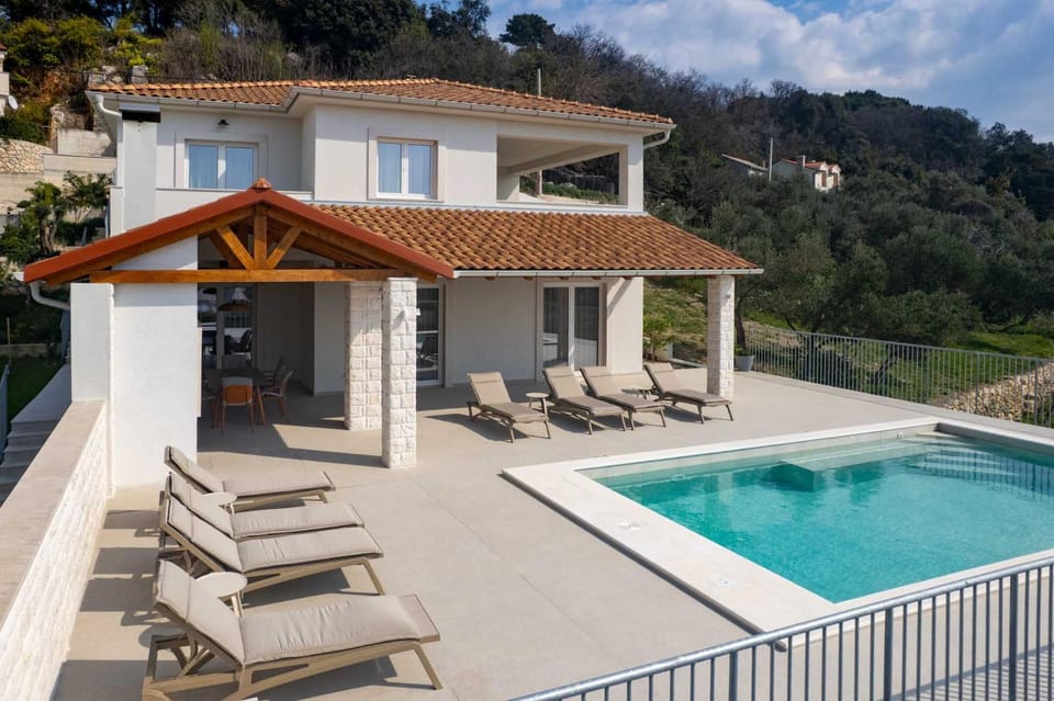 Property building, Balcony/Terrace
