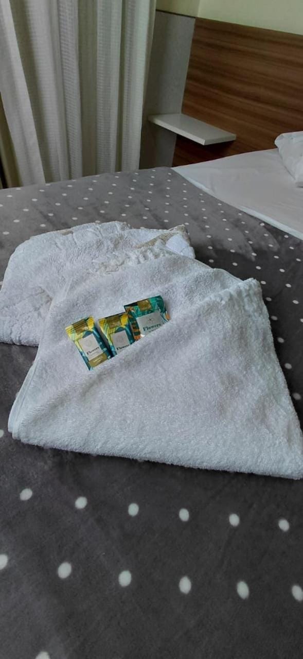 Bed, towels