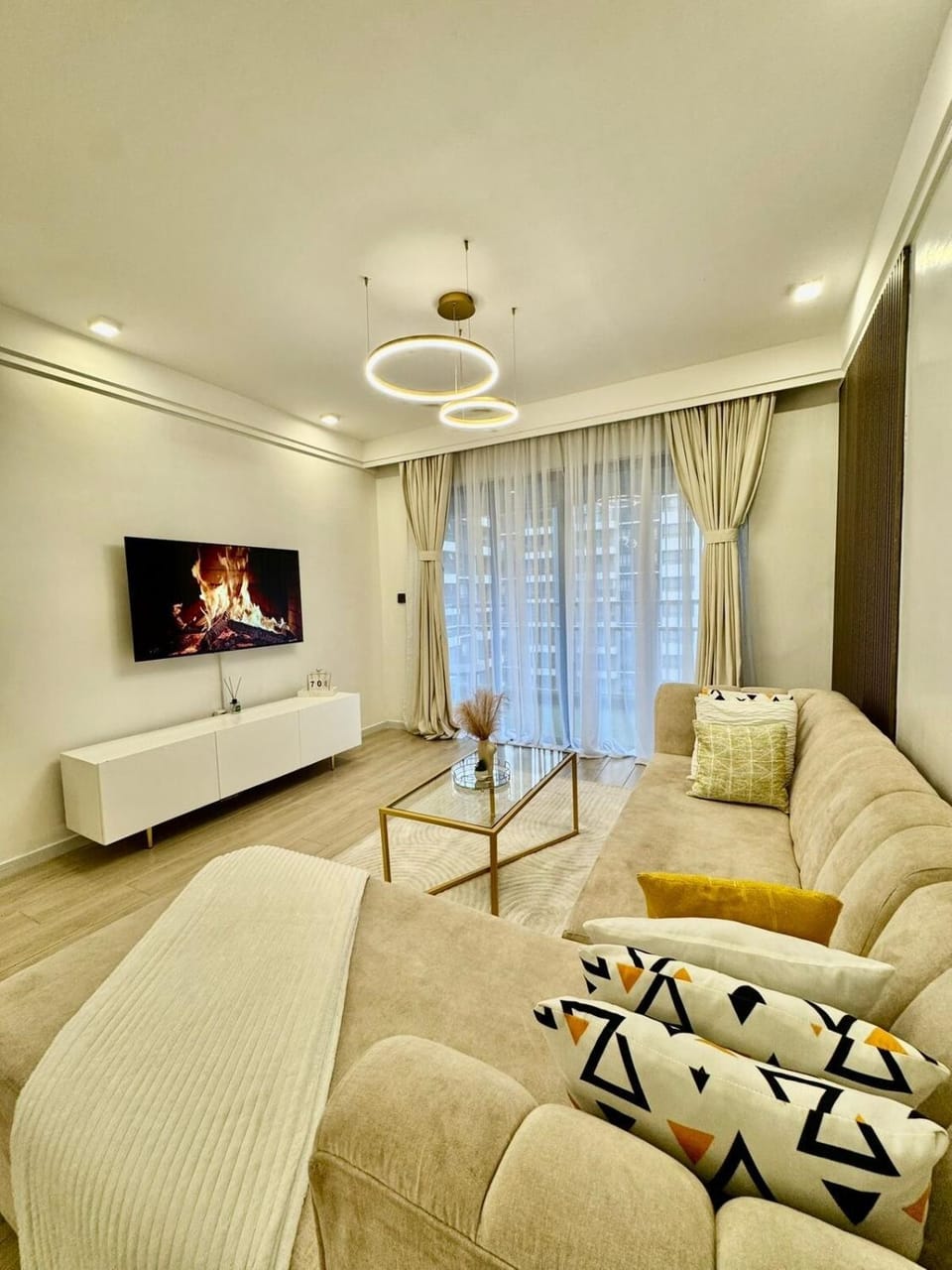 TV and multimedia, Seating area, Evening entertainment