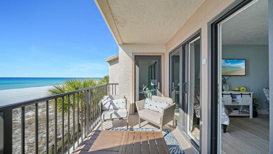 Sugar Beach C27 Apartment in Lower Grand Lagoon