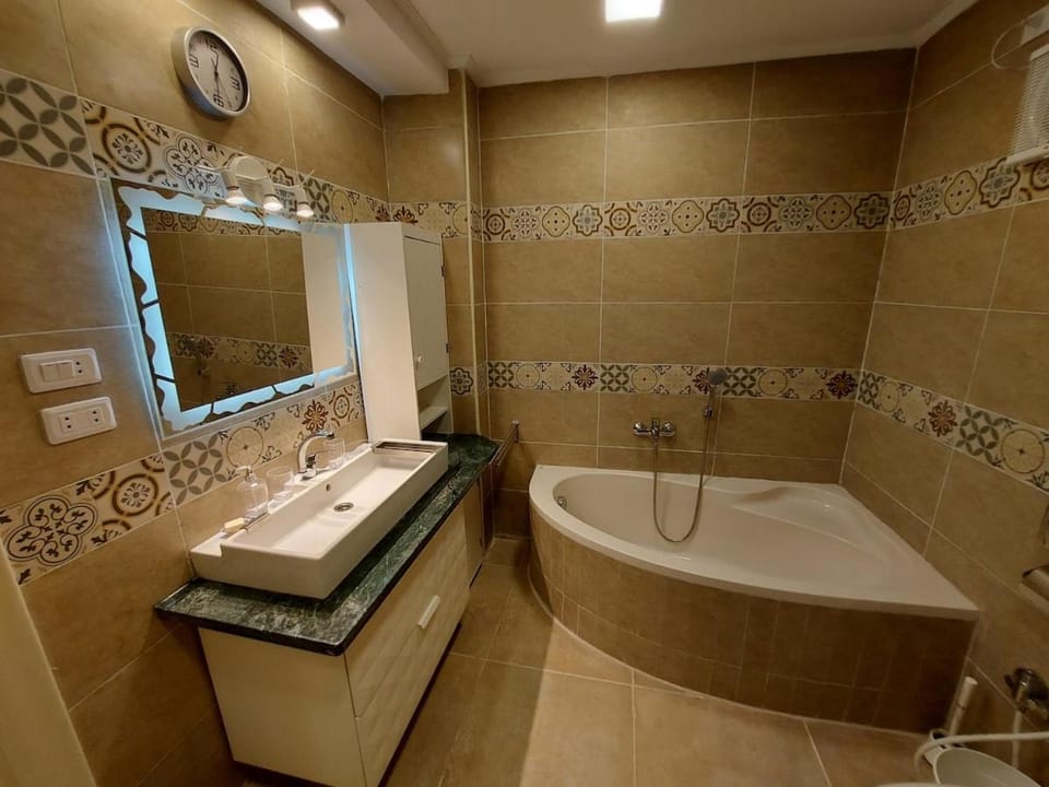 Bathroom, Bath, towels