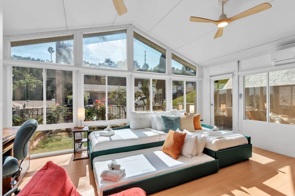 New Modern 4BR- 2BA Home - Prime San Diego House in San Diego
