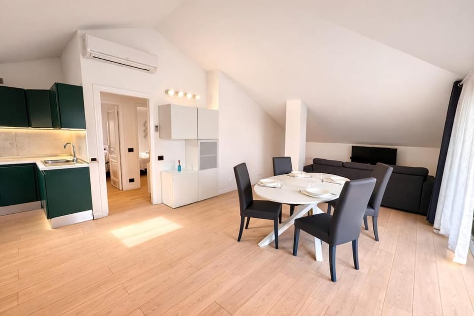Dining area, Lunch, stove