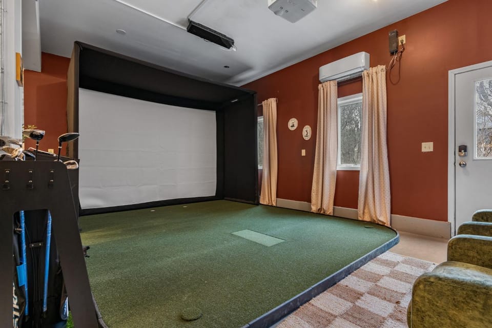 Luxury Lakeview Estate w Indoor Pool & Golf Sim House in Cayuga Lake