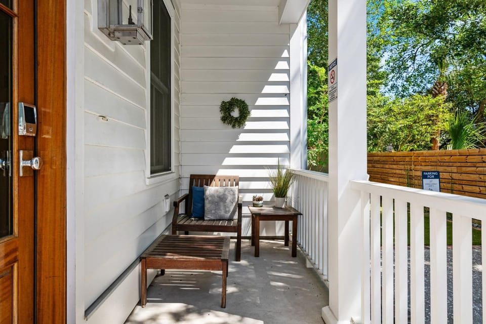 Downtown House Steps to King St Bars & Restaurants Apartment in Charleston