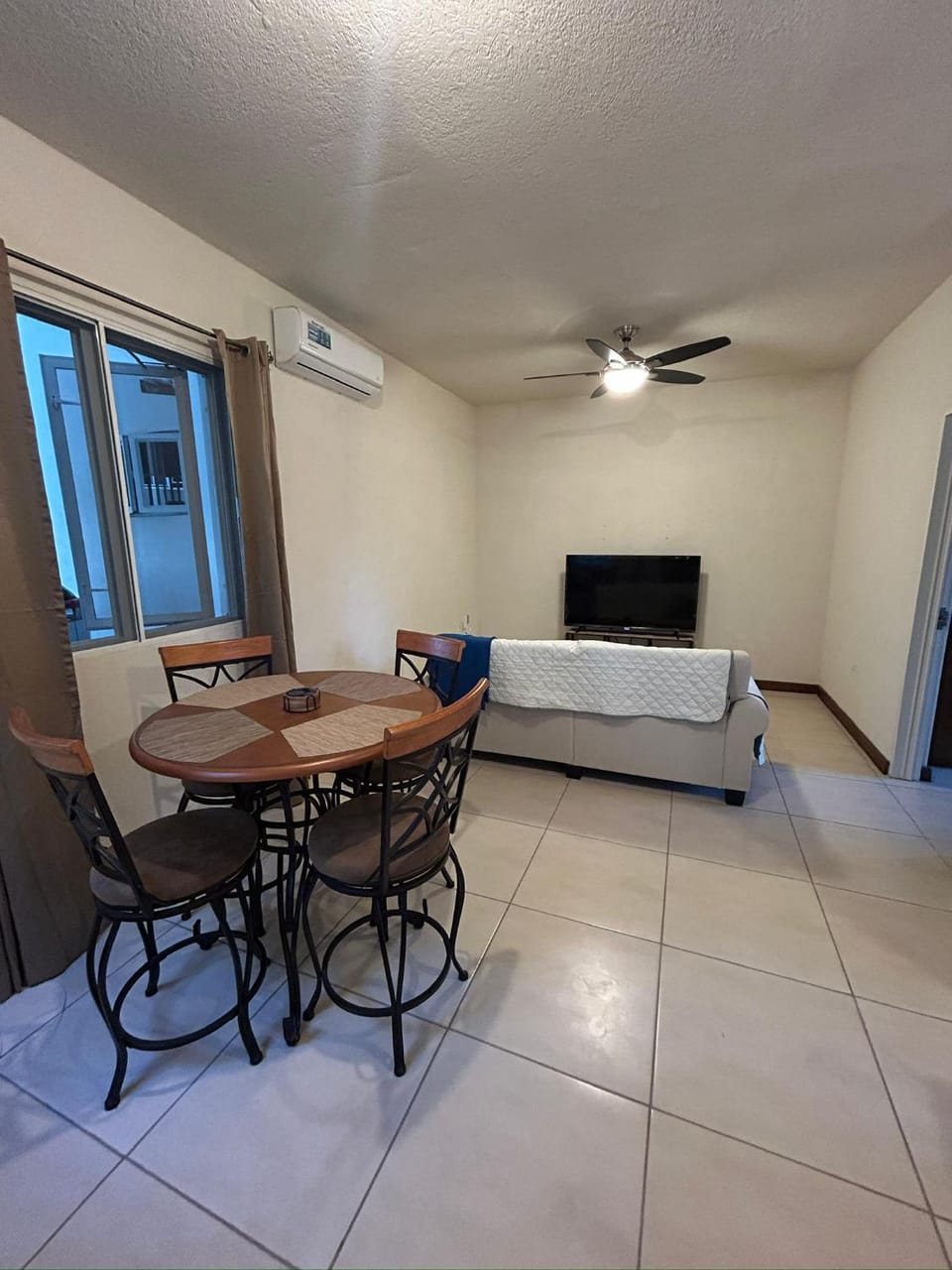 Living room, Dining area, air conditioner
