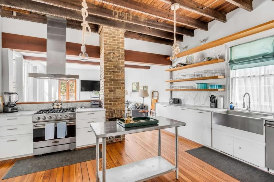 Plunge Pool Downtown Oasis Close to Bars & Shops House in Charleston