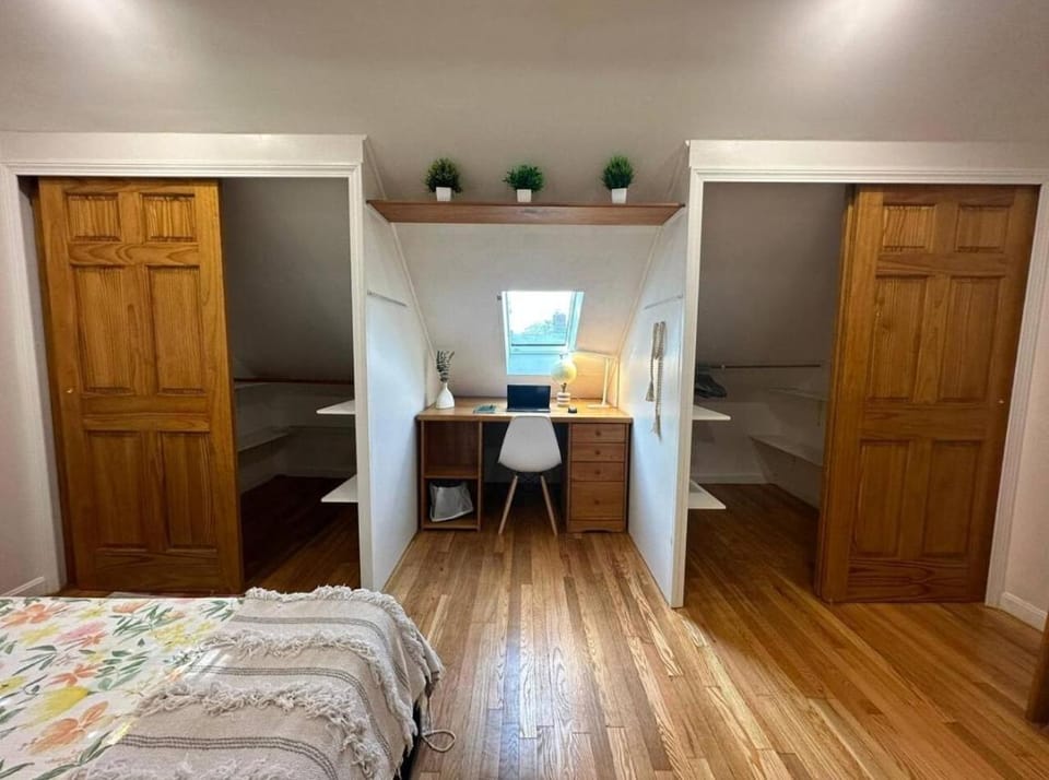 -No16- Extra Spacious Room in a House - 10 min to Green Line T Station & Boston College - Centrally Located at Brighton Boston Vacation rental in Brookline
