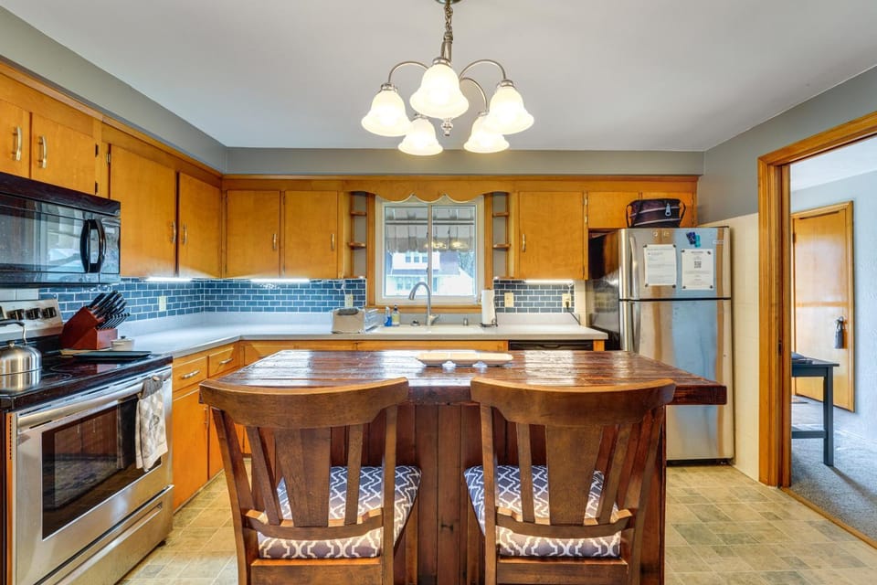 1 Mi to Dtwn Tiffin! Brick Bungalow w/ Patio, Yard House in Ohio