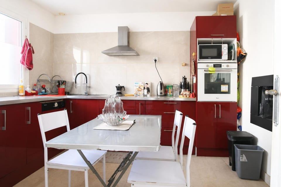 Dining area, Communal kitchen, oven, kitchen