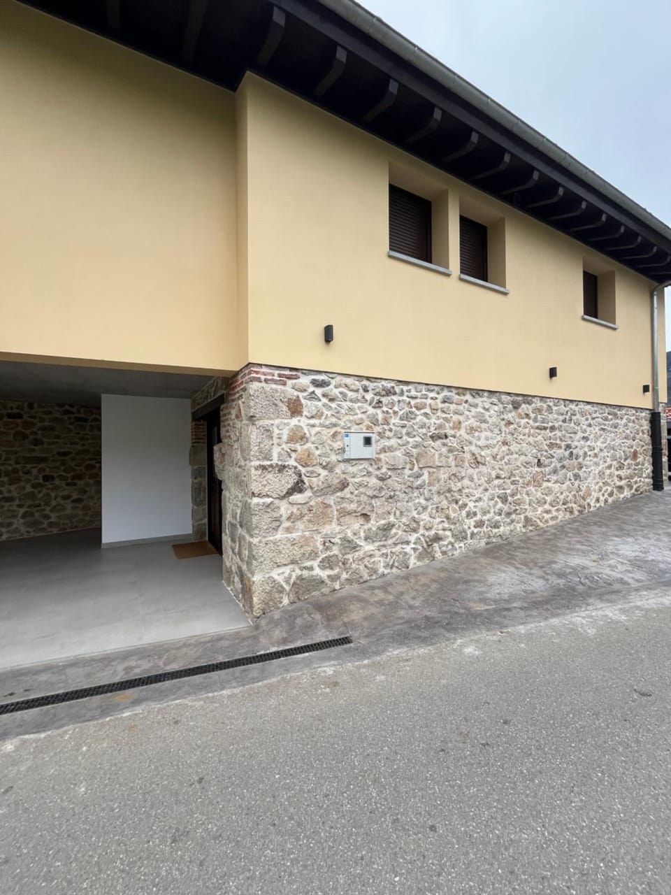 Facade/entrance, Parking