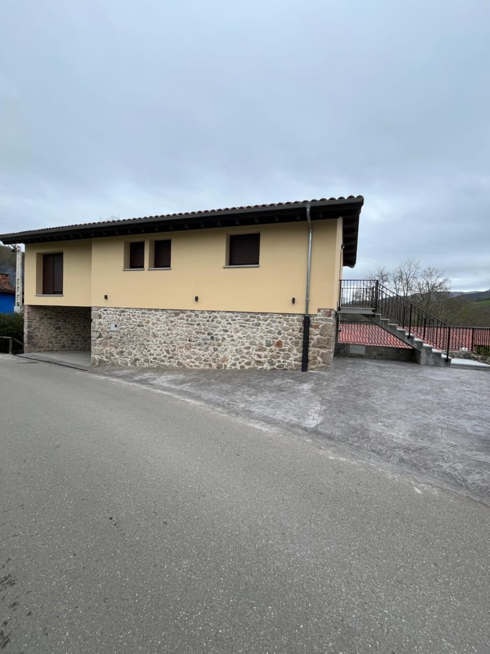 Facade/entrance, Parking