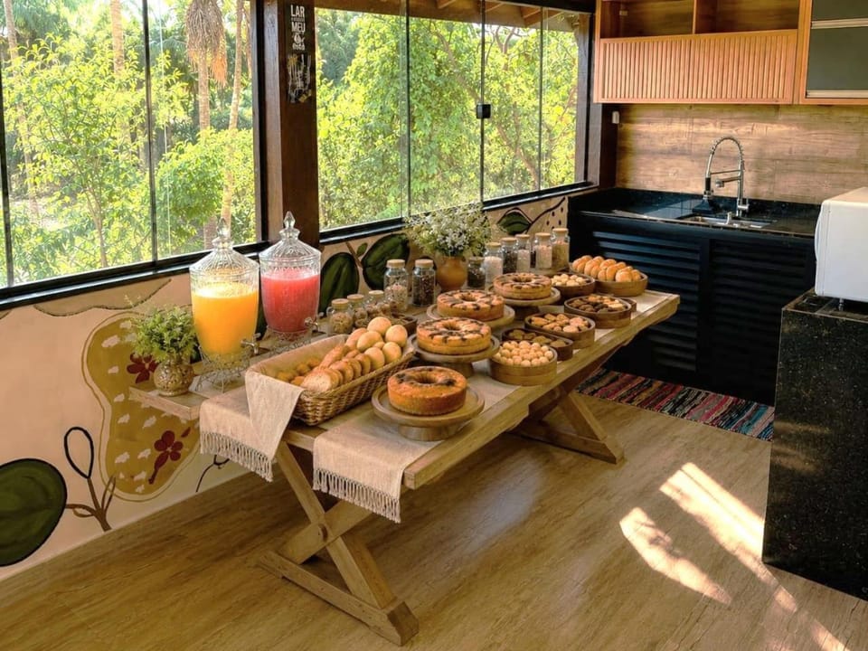 Kitchen or kitchenette, Food and drinks, Dining area, Communal kitchen, Food, Breakfast, Drinks, kitchen