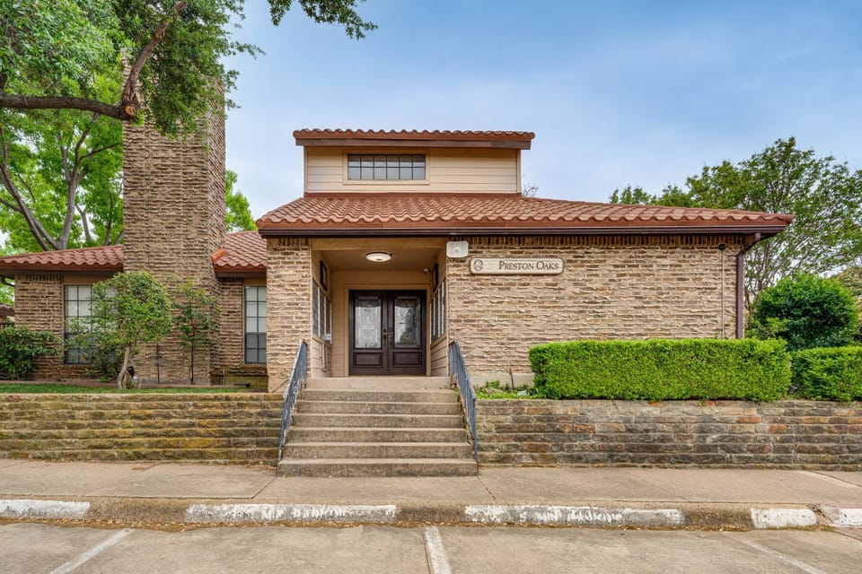 Near Expressways! Cozy Dallas Condo w/ Workspace House in Addison