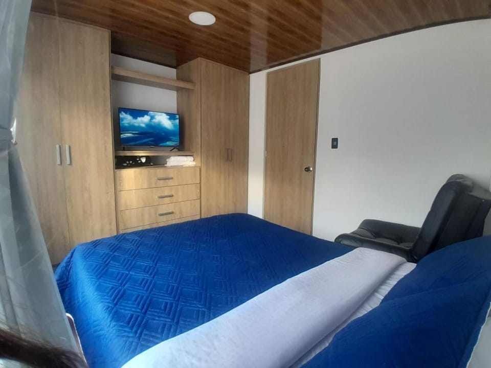 TV and multimedia, Bedroom, wardrobe