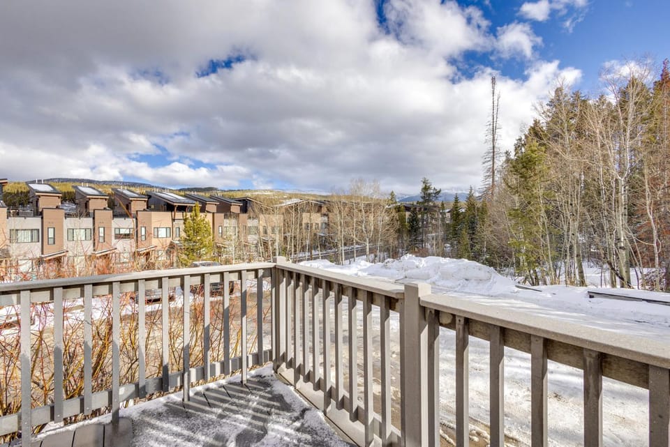 Steps From Ski Shuttle! WP Condo w/ Heated Pool House in Fraser